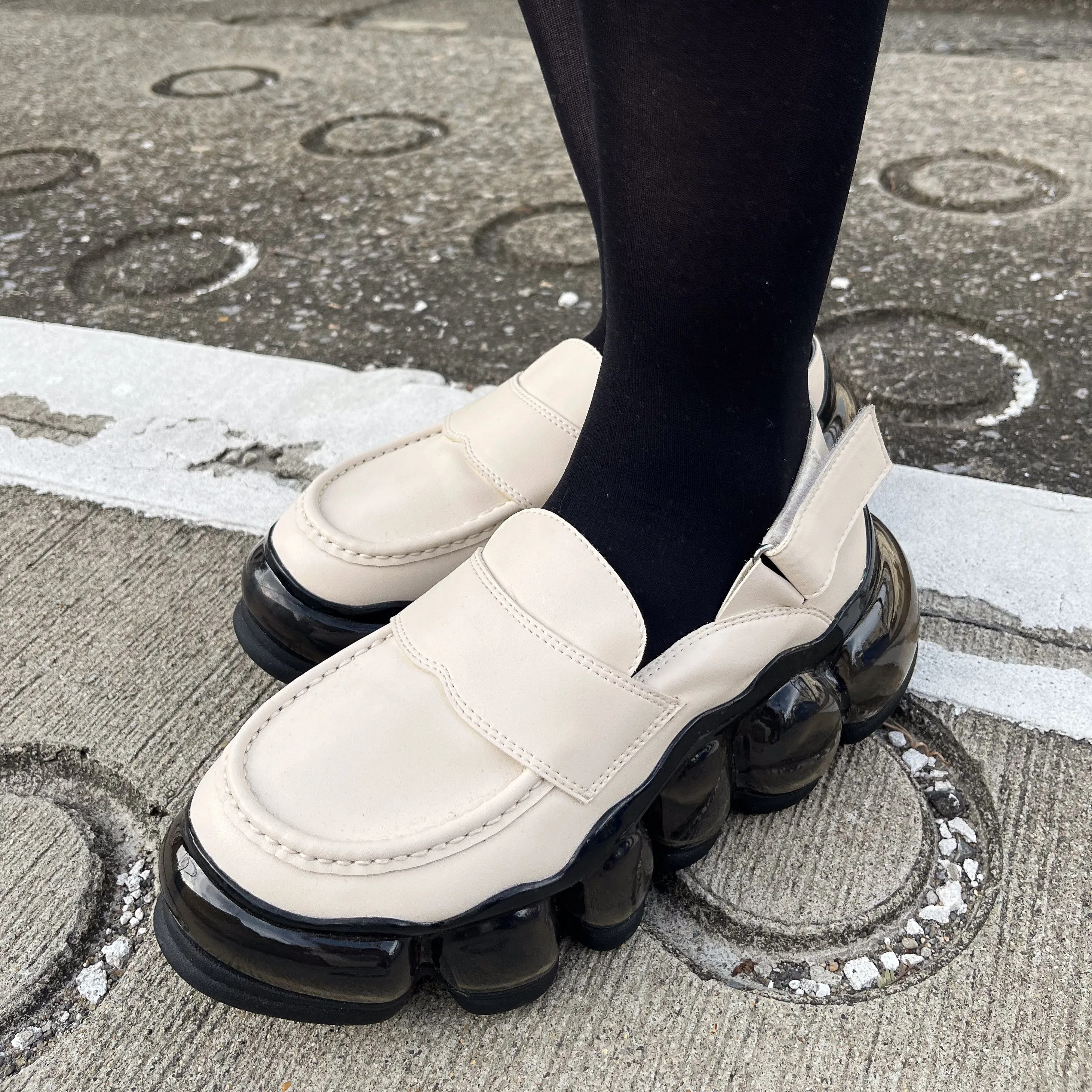 New "Jewelry" Loafer / Beige-Bk